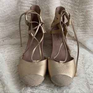 Vionic Calypso Gold Gladiator Lace Up Wedges | 7